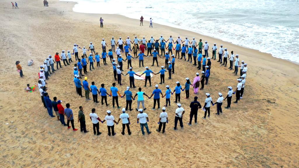 itsBiswajeet's tweet photo. BPCL Paradeep Installation conducted a beach cleaning drive on 2nd July 2023 under #SwachhtaPakhwada. More than 200 volunteers from NCC, @SATTVIC_SOUL and Rotary Club joined the BPCL team
#Paradip #Life
@BPCLimited @BPCLRetail @sndasbpcl @BPCRBhubaneswar @CollectorJspur @moefcc https://t.co/nUE40k7r8u