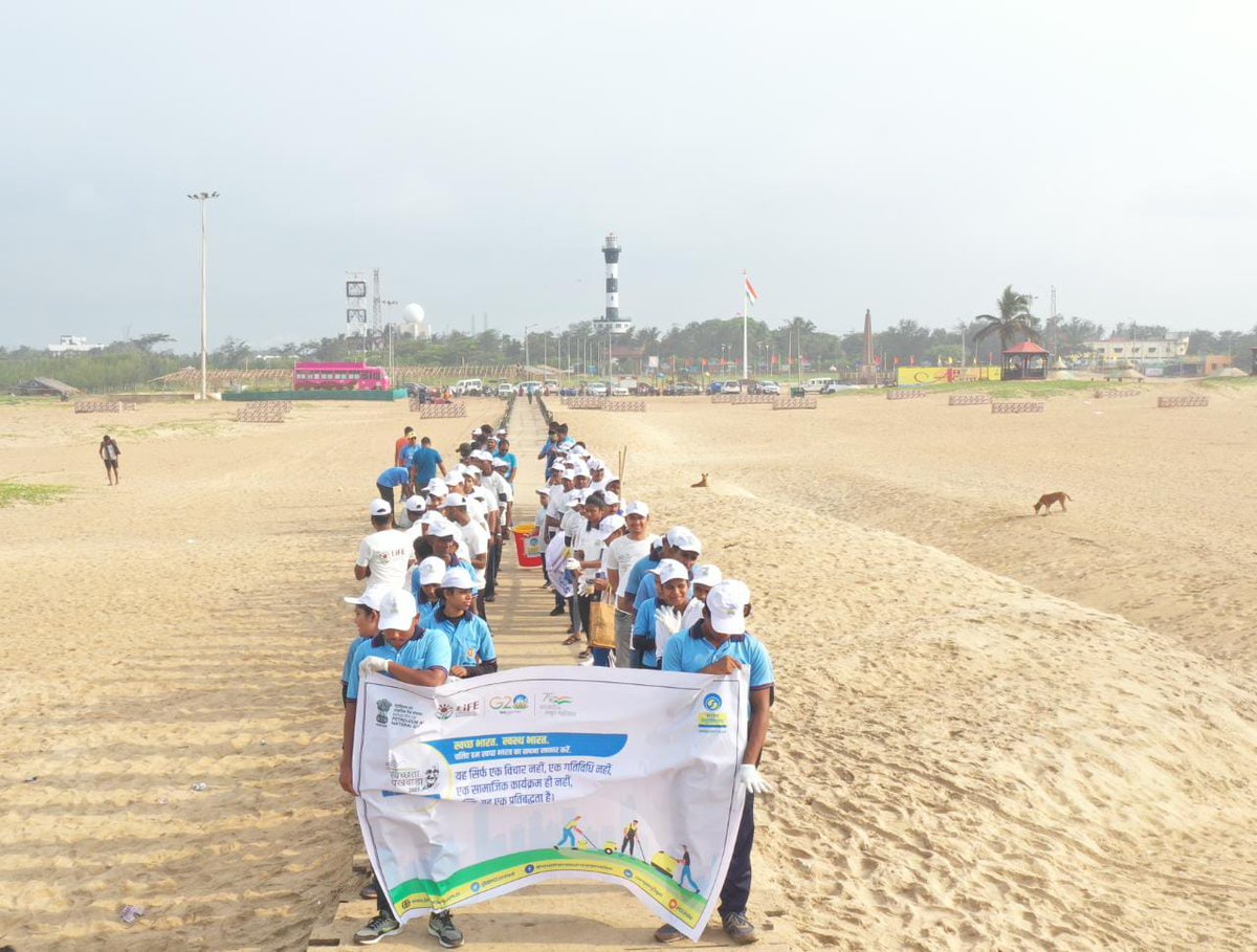 itsBiswajeet's tweet photo. BPCL Paradeep Installation conducted a beach cleaning drive on 2nd July 2023 under #SwachhtaPakhwada. More than 200 volunteers from NCC, @SATTVIC_SOUL and Rotary Club joined the BPCL team
#Paradip #Life
@BPCLimited @BPCLRetail @sndasbpcl @BPCRBhubaneswar @CollectorJspur @moefcc https://t.co/nUE40k7r8u