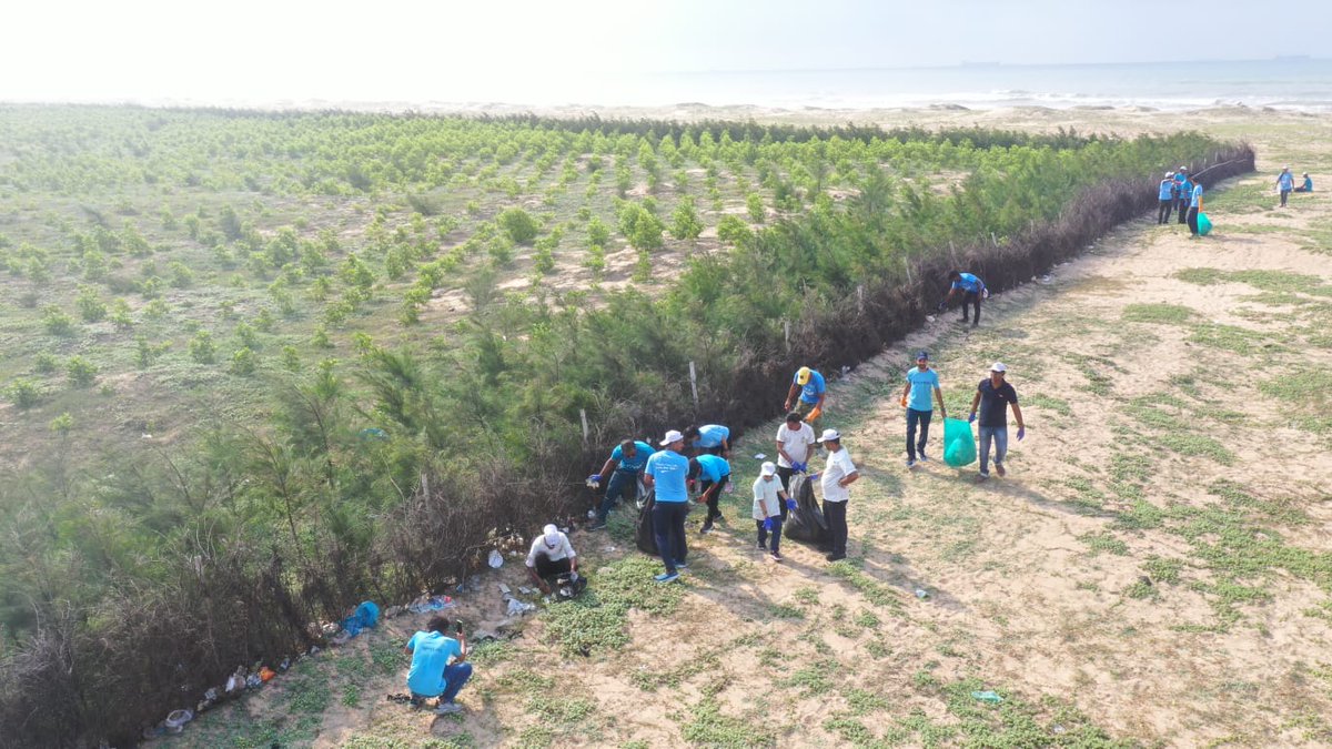 itsBiswajeet's tweet photo. BPCL Paradeep Installation conducted a beach cleaning drive on 2nd July 2023 under #SwachhtaPakhwada. More than 200 volunteers from NCC, @SATTVIC_SOUL and Rotary Club joined the BPCL team
#Paradip #Life
@BPCLimited @BPCLRetail @sndasbpcl @BPCRBhubaneswar @CollectorJspur @moefcc https://t.co/nUE40k7r8u