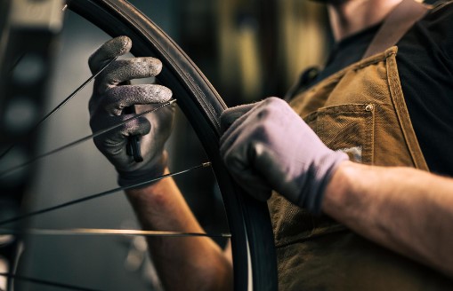 Don't let broken chains, tires that are out of alignment, or squeaky brakes derail you. Take a look at our vast list of services. Chances are if you need it done: we do it