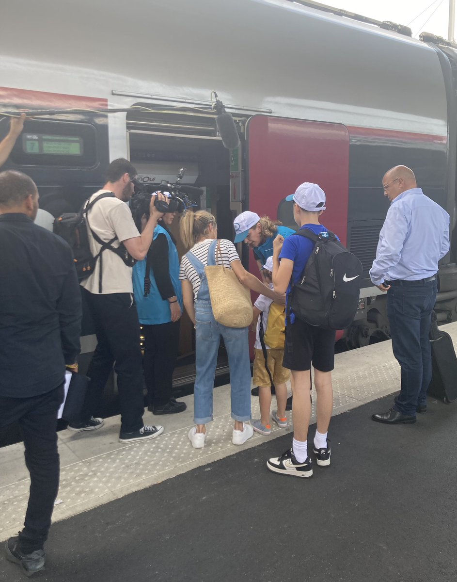 Jour de grand départ pour les enfants du service #junioretcie ! Près de 13 500 enfants attendus ce we dans nos trains #junioretcie et plus de 100 000 cet été. Les vacances commencent dans le train 🤩! <a href="/franckbenoit91/">Franck Benoit</a> <a href="/NicoCoutzicos/">Nicolas Coutzicos</a>