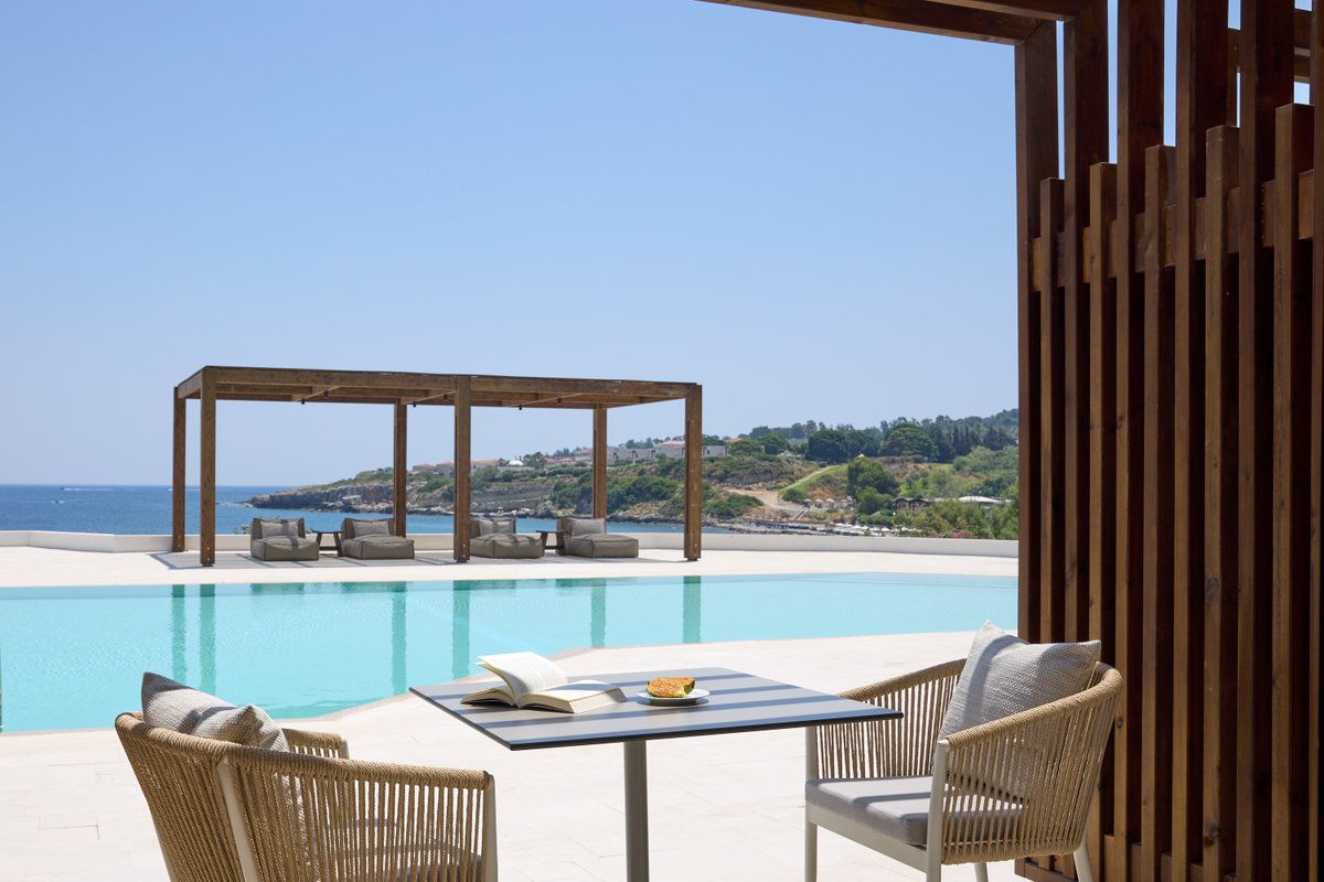 theparentedit's tweet photo. The sun is back and we are not sad about it, but we're still lusting over warmer climes, infinity pools and greek salads, can you blame us?

Check out our latest travel guide below for all the Greek holiday inspo you need👇

#travelguide 
https://t.co/ixL40COy6c https://t.co/xRNQisMO7h