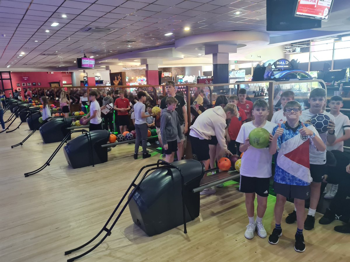 SHollo3's tweet photo. @LuttHigh Extreme Action group 4 enjoying bowling. https://t.co/ymnDuiui6K