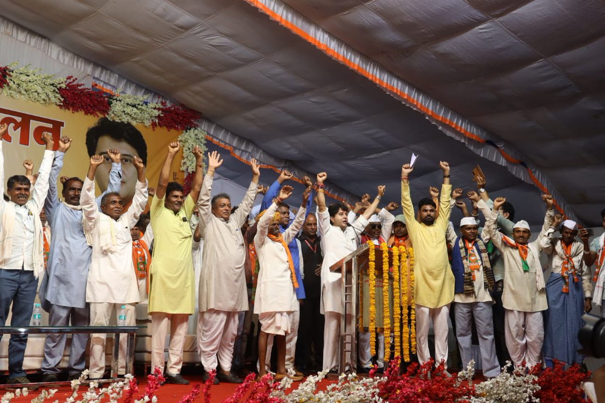 आज, सिमरोड में जनजातीय समाज के अपने भाई-बहनों से मिलकर चित्त प्रसन्न हुआ। ज़मीन से जुड़े इन लोगों ने पर्यावरण और संस्कृति संरक्षण की वो अद्भुत मिसाल पेश की है जो आज पूरे विश्व का मार्गदर्शन कर रहा है। 

स्वतंत्रता संग्राम में भागीदारी के साथ-साथ, सामाजिक विकास, महिला कल्याण और