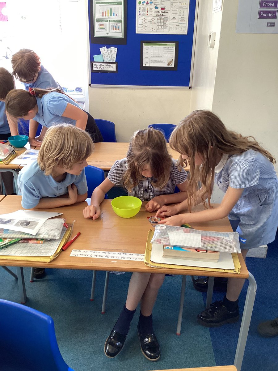 sbps_badgers's tweet photo. Using a maps and compass roses, Class 4 followed the movement of a tsunami from Indonesia to Mauritius. After that, they made their own compasses in science! #sbpsSci #sbpsGeog https://t.co/h8KE4XXbMx