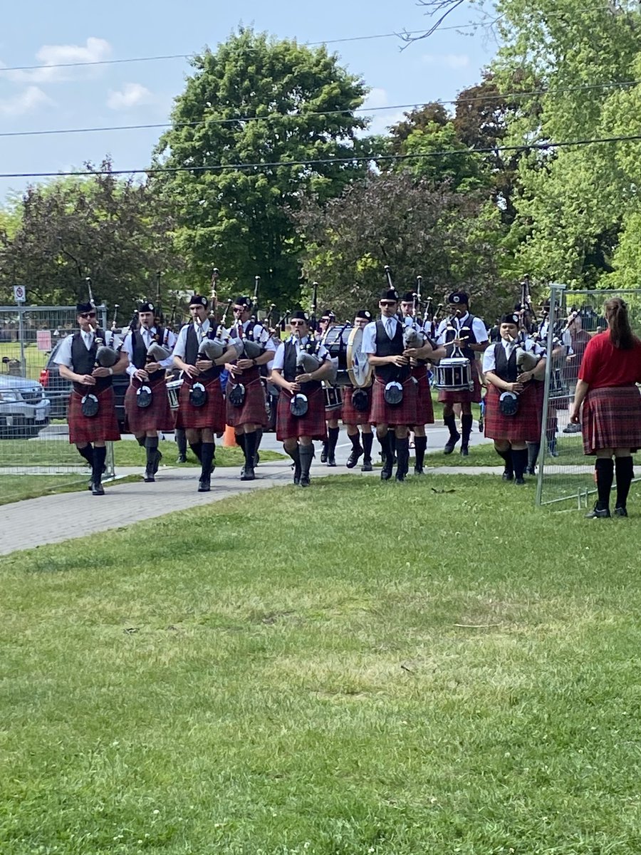 RRMPB's tweet image. Cobourg Highland Games June 17!  Great day by the shores of Lake Ontario with this group of musicians!  #youth #bagpipes #drum #music