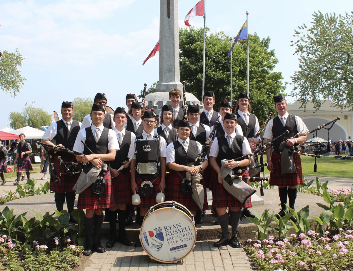RRMPB's tweet image. Cobourg Highland Games June 17!  Great day by the shores of Lake Ontario with this group of musicians!  #youth #bagpipes #drum #music