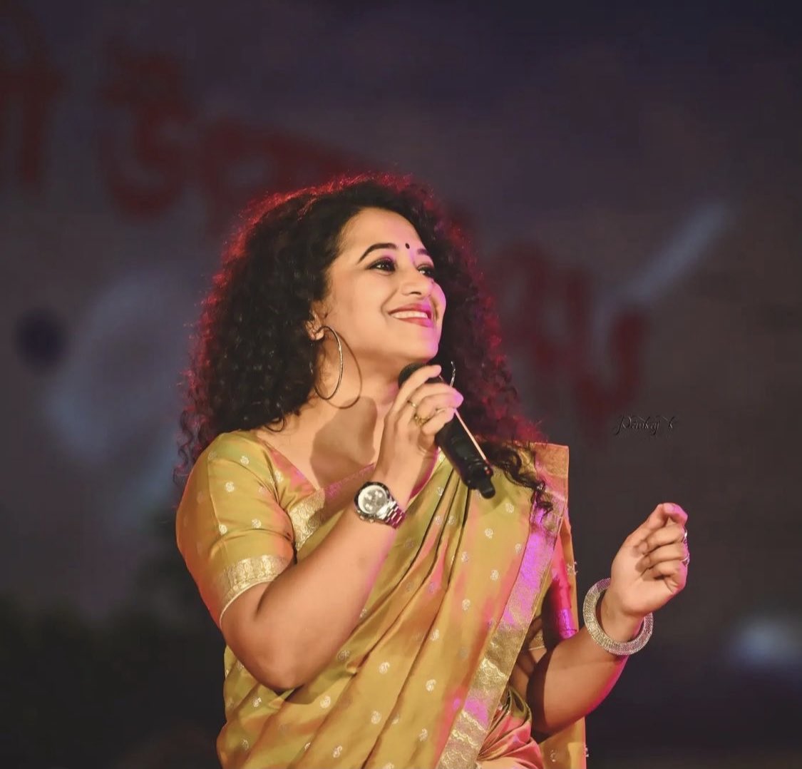 zublee's tweet photo. Performing tonite at Bhattapara, Garal. All the lovely people of Azara & Mirza has been showering their love unconditionally. Thank you everyone for being our constant❤️
.
.
.
.
.
#zband #zubleebaruah #grateful #zbcurls #love #happiness #TMTM https://t.co/1zKMeS7HTX