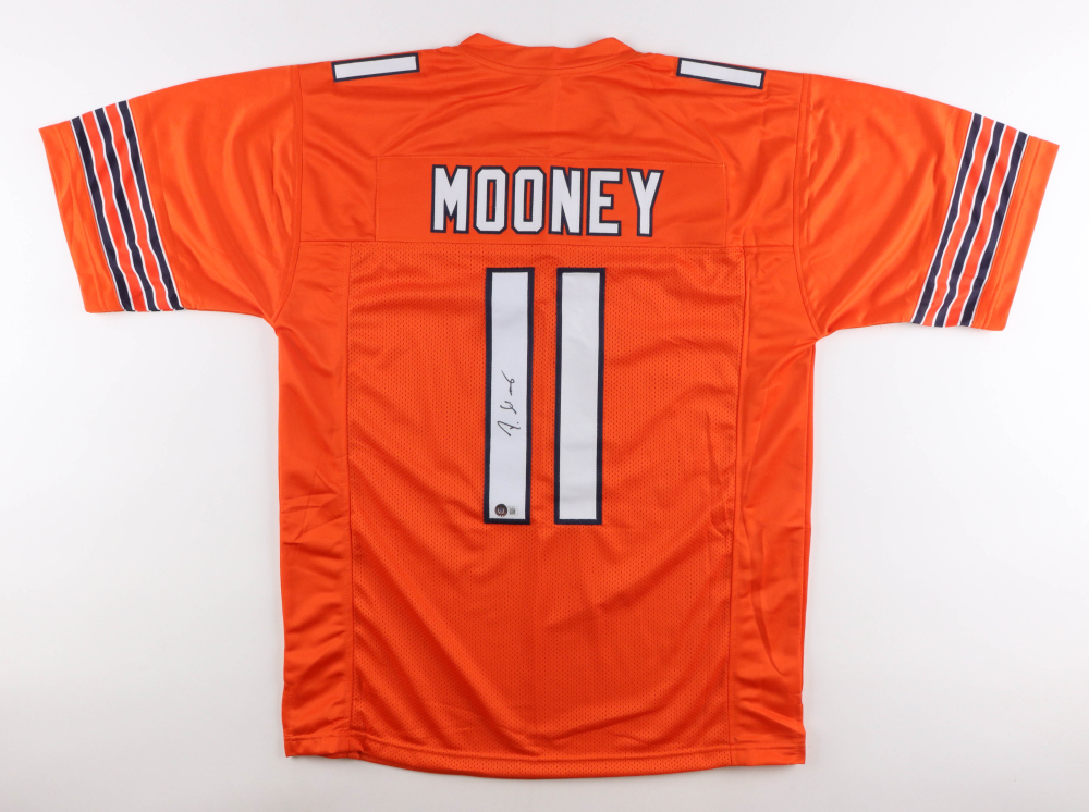 🚨GIVEAWAY ALERT!🚨
We're teaming up with <a href="/bfrmedia/">BFR</a> to giveaway an autographed Darnell Mooney Jersey. 

To enter:
-Follow @OfficialJAYCHI and <a href="/bfrmedia/">BFR</a> 
-Like and retweet this tweet
-Reply BEAR DOWN

Winner will be announced Tuesday, 7/10!