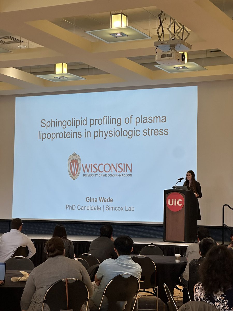 ChiMassSpecDay's tweet image. Next up, we have Gina Wade from the @JudithSimcox looking at some plasma lipids affected by cold exposure! #cmsd2023
