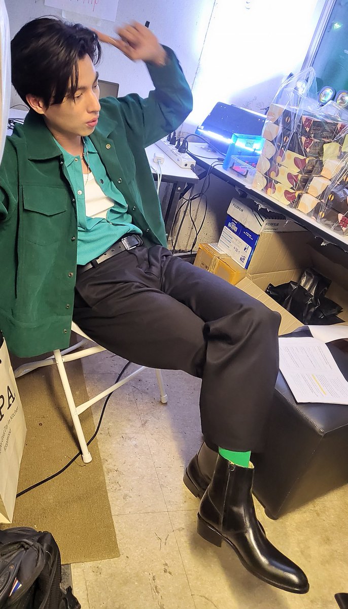 LaOngWhan's tweet photo. สัมผัสได้ทำงานกับน้องเมื่อวานคือ
น้องโตขึ้นมาก ตั้งใจกับงานเปิดตึกนี้มาก
เพราะน้องคือพรีเซ็นเตอร์ตัวนี้เป็นดั่งเจ้าบ้าน
น้องโคตรตั้งใจ ดูได้จากอ่านสคลิปตลอดเวลา ตอนแต่งหน้า ตอนบนรถ ตอนอยู่ในห้องลับ

เรานี่โคตรภูมิ��จในตัวน้อง 
และน้องก็คงภูมิใจในตัวเองมากๆ 💚 https://t.co/5oMvek2eyM