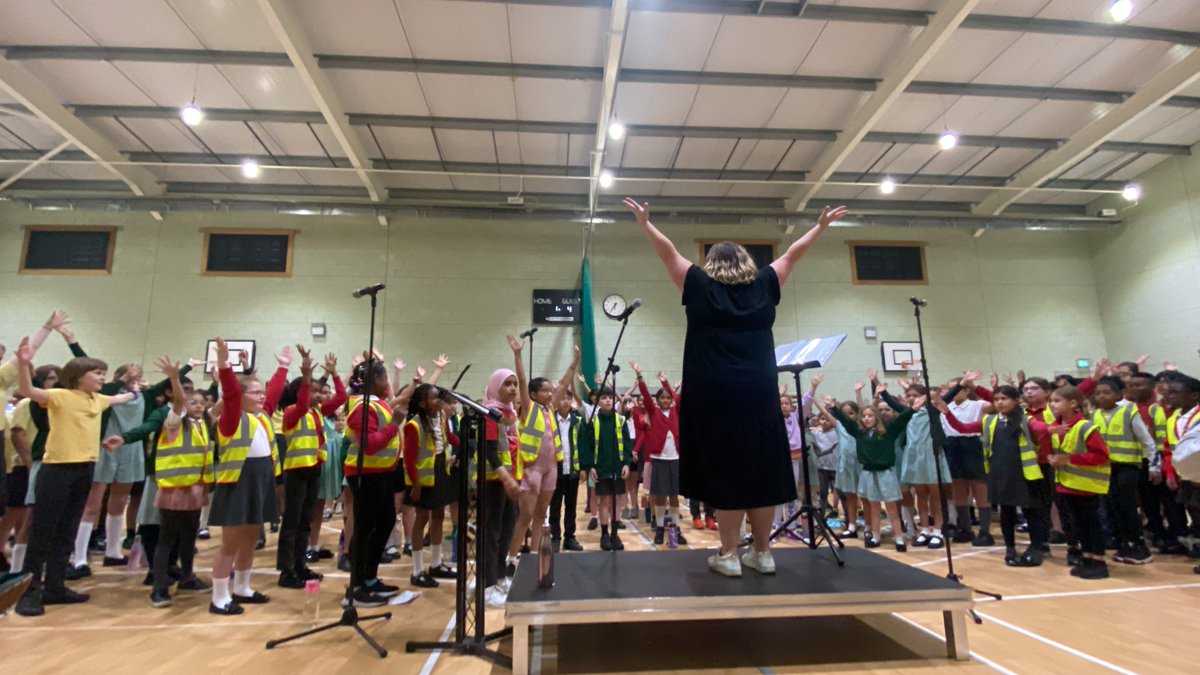 It has been a very musical week for TG! Our ukulele club and choir got involved in two exciting massed performances with other schools across the borough, held by Waltham Forest Music Hub. They enjoyed performing the pieces they have been practicing all term and creating music!