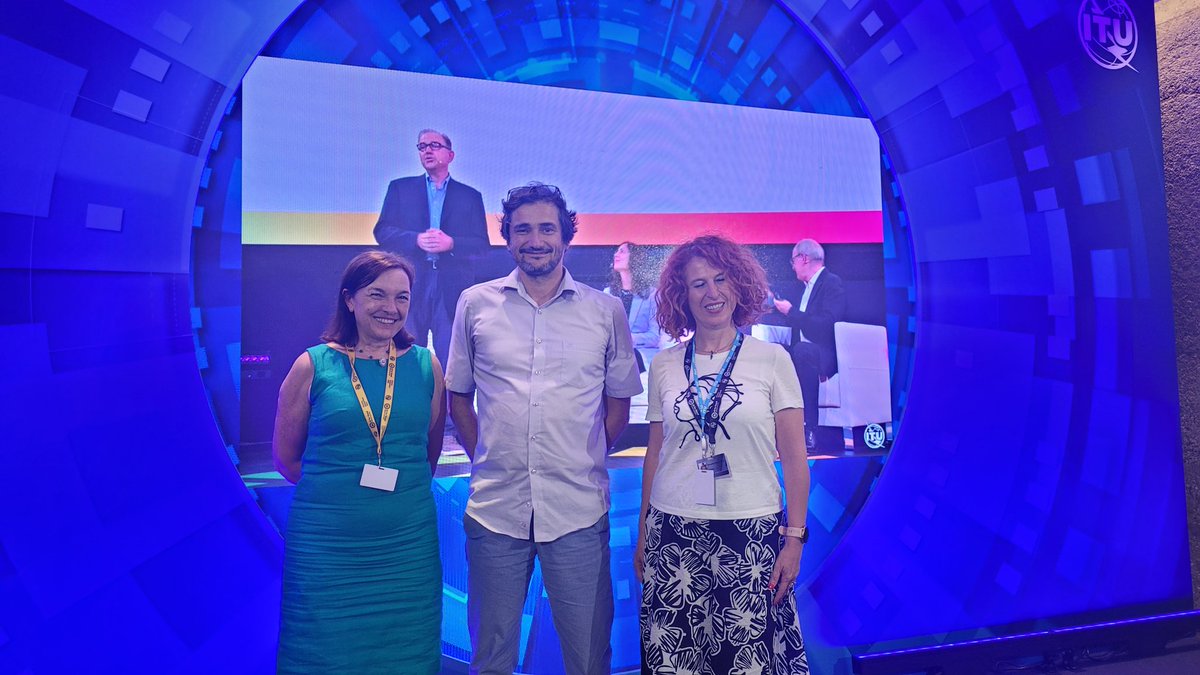 sabrinaricci12's tweet image. Proud to have been part of this incredible Summit @AIforGood to present @esa #AI4EO Challenge #Hyperview @ESA_EO @ITU in the #GeoAI Challenges