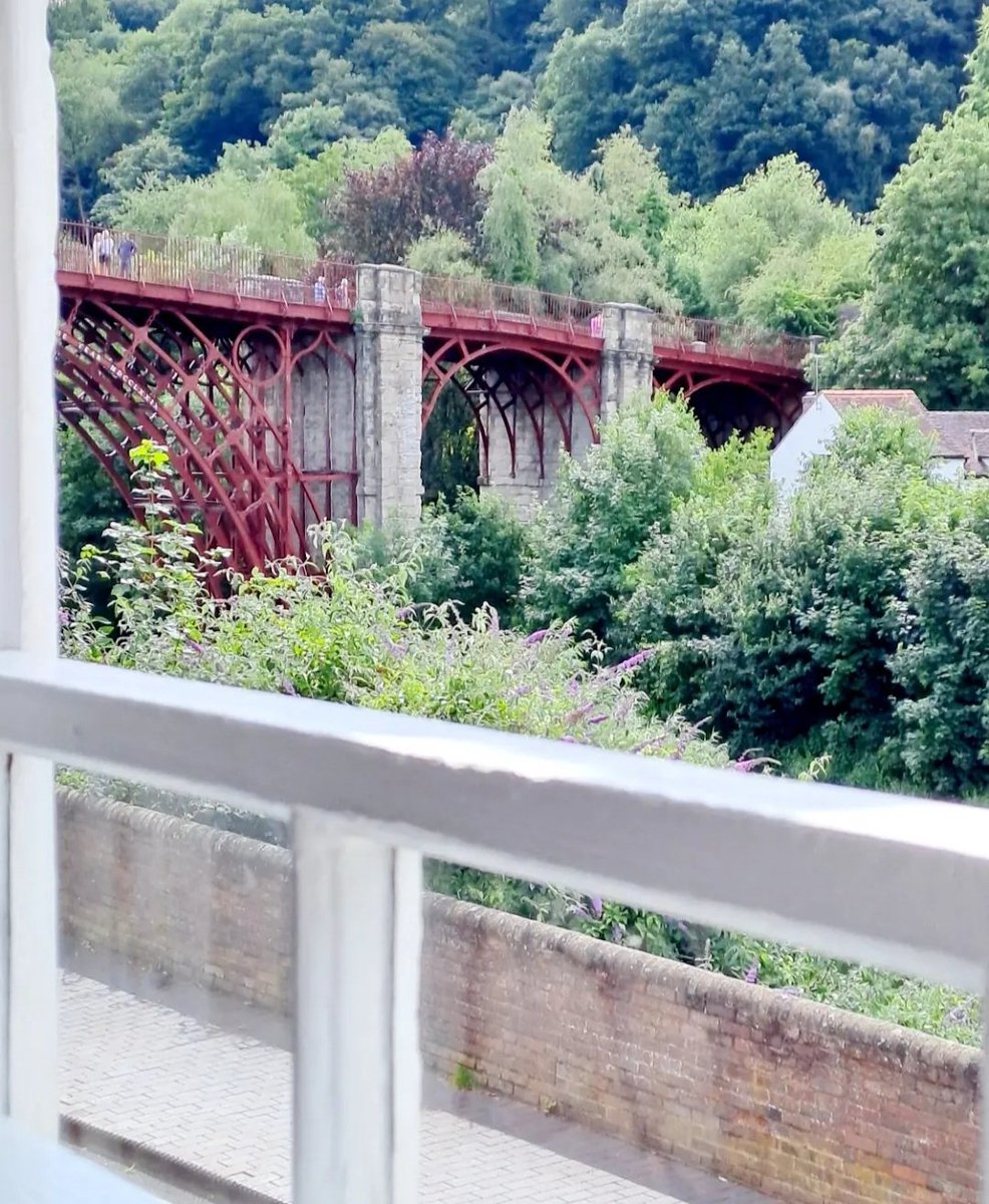 Ironbridgeview's tweet image. The sun is out in Ironbridge today. 🌞This is the view this lunchtime from the lovely big window in the lounge. 
Wishing our guests and everyone a wonderful weekend 🌞
#viewfrom #viewfrommywindow #ironbridge #visitshropshire #visittelford