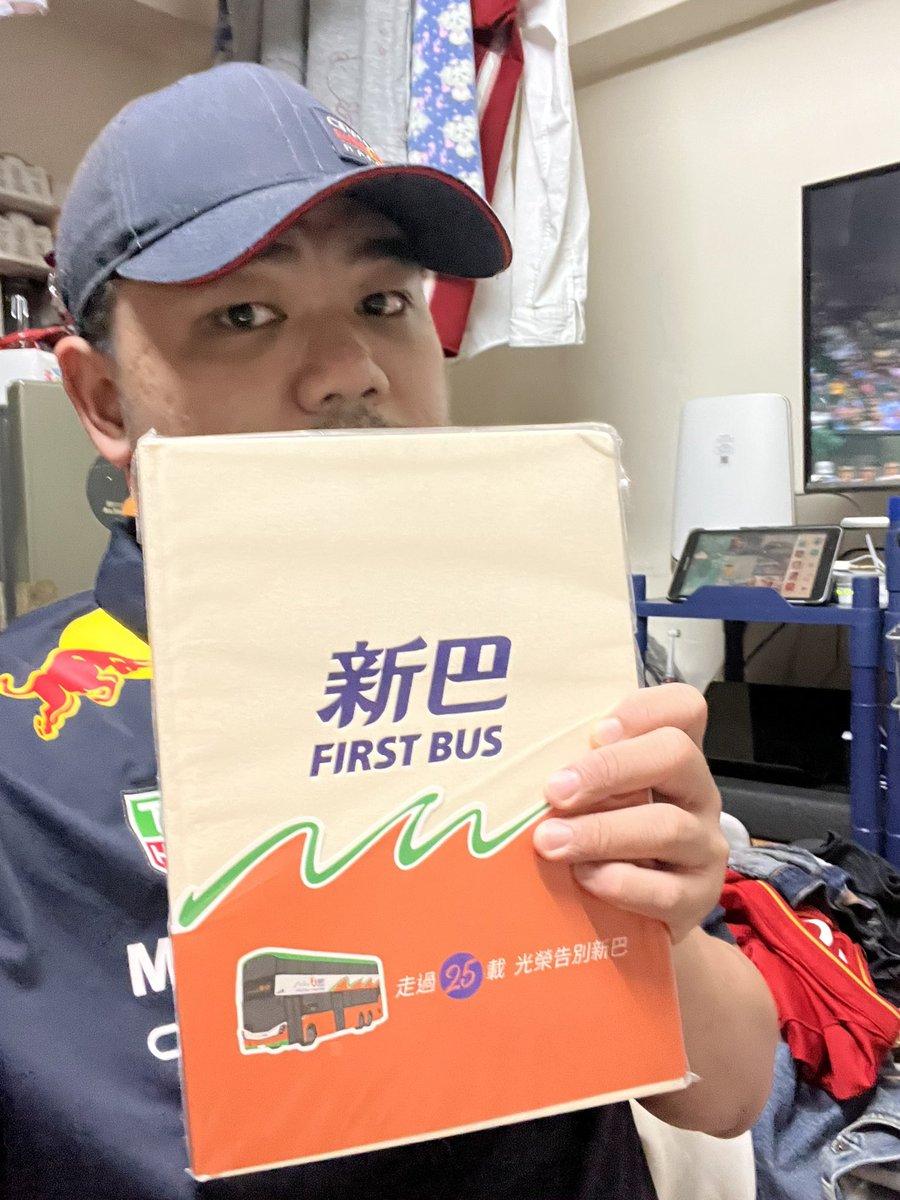 kenchand503's tweet photo. Yeah! 
收到書！ https://t.co/UuGi0fItdI