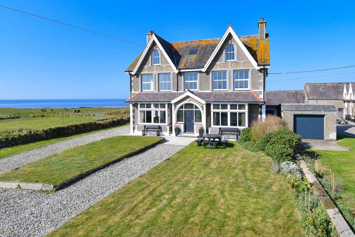 TheHolidayCots's tweet photo. ๐ Cilan provides a charming escape, whether you're seeking a relaxing beachside retreat or an adventure along the coastal path, this is the perfect base for your Welsh getaway.
๐๏ธ Sleeps 1-4
https://t.co/hUnRsyONEq
#Llanengan #Beach #WelshCoastalPath #Pwllheli #Gwynedd #Wales https://t.co/anzYpjO9wo