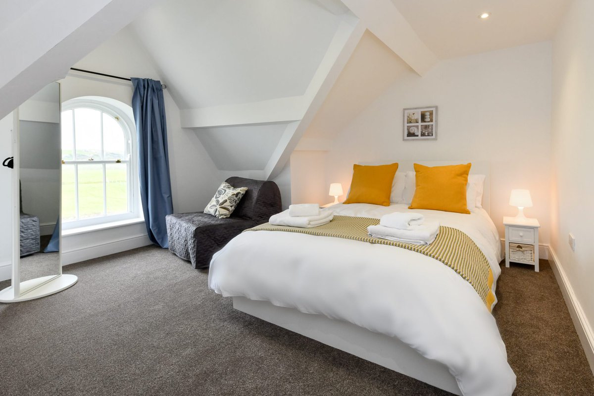 TheHolidayCots's tweet photo. ๐ Cilan provides a charming escape, whether you're seeking a relaxing beachside retreat or an adventure along the coastal path, this is the perfect base for your Welsh getaway.
๐๏ธ Sleeps 1-4
https://t.co/hUnRsyONEq
#Llanengan #Beach #WelshCoastalPath #Pwllheli #Gwynedd #Wales https://t.co/anzYpjO9wo