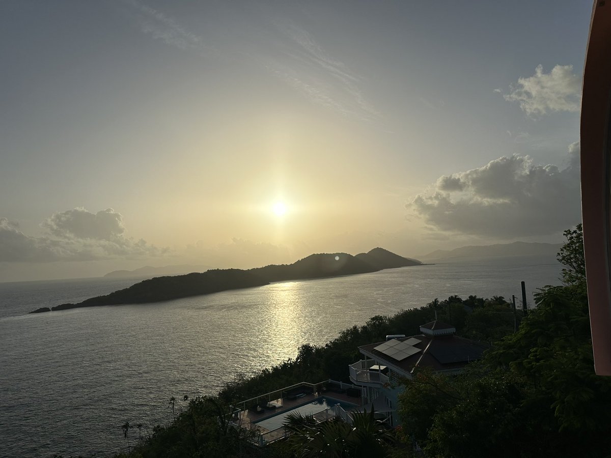 And so….all good things must come to an end. This sunrise though…❤️STT USVI