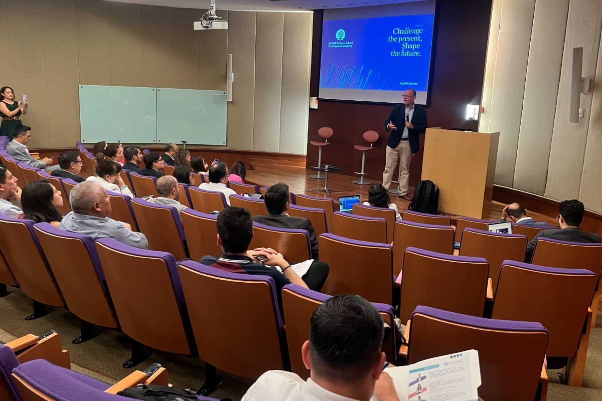 Fedexpor's tweet photo. Para culminar #TECHXPLORER 2023, la delegación de empresas Quito Exporta 2.0, tuvieron una inmersión tecnológica en el @TecdeMonterrey, a fin de conocer la importancia de la innovación y la contribución de la academia, en el impacto positivo para el bienestar social y empresarial https://t.co/3fyKZeqAkg