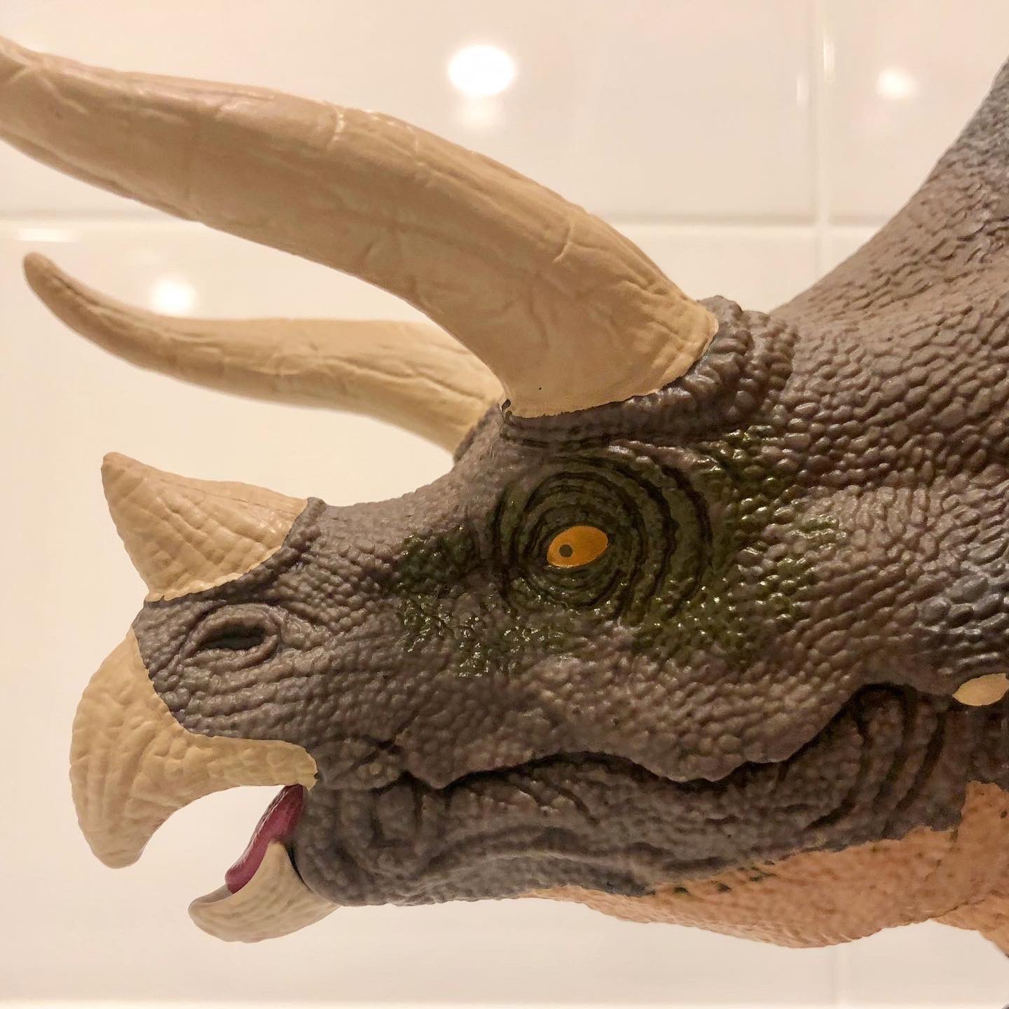 Jurassic World Dino Trackers Habitat Defender Triceratops Figure