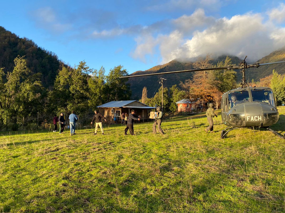 FACh_Chile's tweet photo. Aviadores militares #FACH trasladaron 700 kg de alimentos a los sectores de #Pejerrey Bajo y El Culmen en la región del #Maule, como parte de la ayuda para sus habitantes, tras las intensas lluvias que afectaron el centro sur del país.
Nos mantenemos apoyando a la comunidad 🇨🇱. https://t.co/9jWTr5jZUj