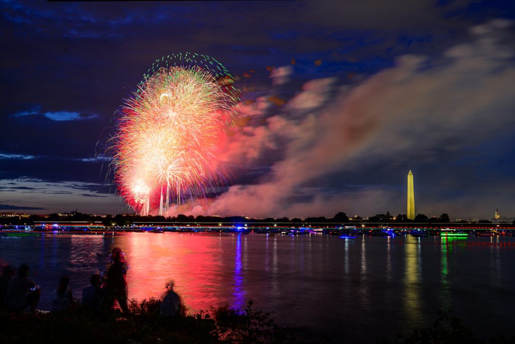 TGIFL! Get tickets for <a href="/touchstonewdc/">Touchstone Gallery</a>'s Attainable Art Show &amp; Party, enjoy First Fridays at art galleries around Dupont Circle tonight, and more in Friday Links. exposeddc.com/2023/07/07/fri…

📷: @geoffliving