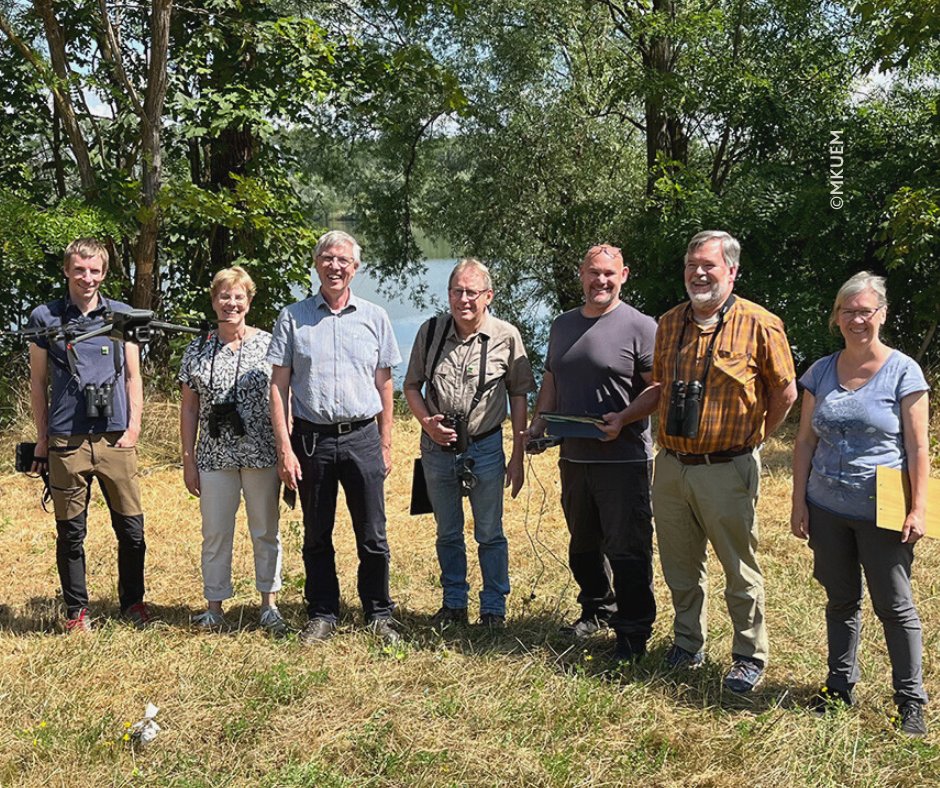 "Mit nahezu lautlosen Drohnen, die aus der Höhe Vogelarten beobachten, können z.B. Nester ausgezählt werden. Dieses Monitoring ist wichtig, um Populationen richtig einschätzen zu können und Vögel zu schützen“, Umweltstaatssekretär <a href="/erwin_manz/">Erwin Manz</a> bei der DemoKartierung der #GNOR RLP.