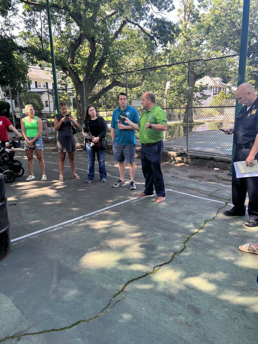DorchesterONS's tweet image. A safety walkthrough at Savin Hill Park is the perfect way to kickoff this gorgeous Friday. 🏀🎾🏞️