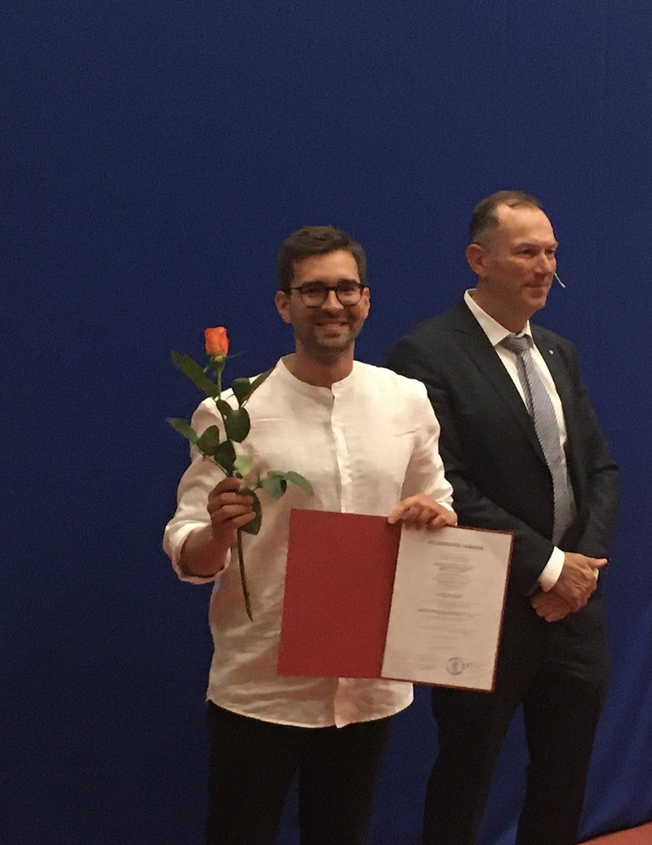 This is Dr-Man AndreyF receiving the ticket to become an even more senior researcher. Congrats to <a href="/AndreyFedulin/">Andrey Fedulin</a> <a href="/TeamJacobivW/">Jacobi vW lab</a> @Chemie_UHH