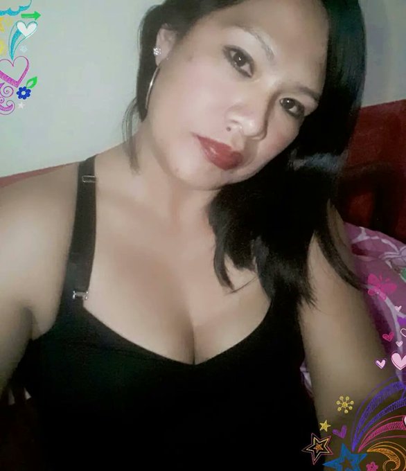 Fotos que me env&iacute;a mi prima cuando besta cachonda 💯💦💦 https://t.co/0SVrt8thwH