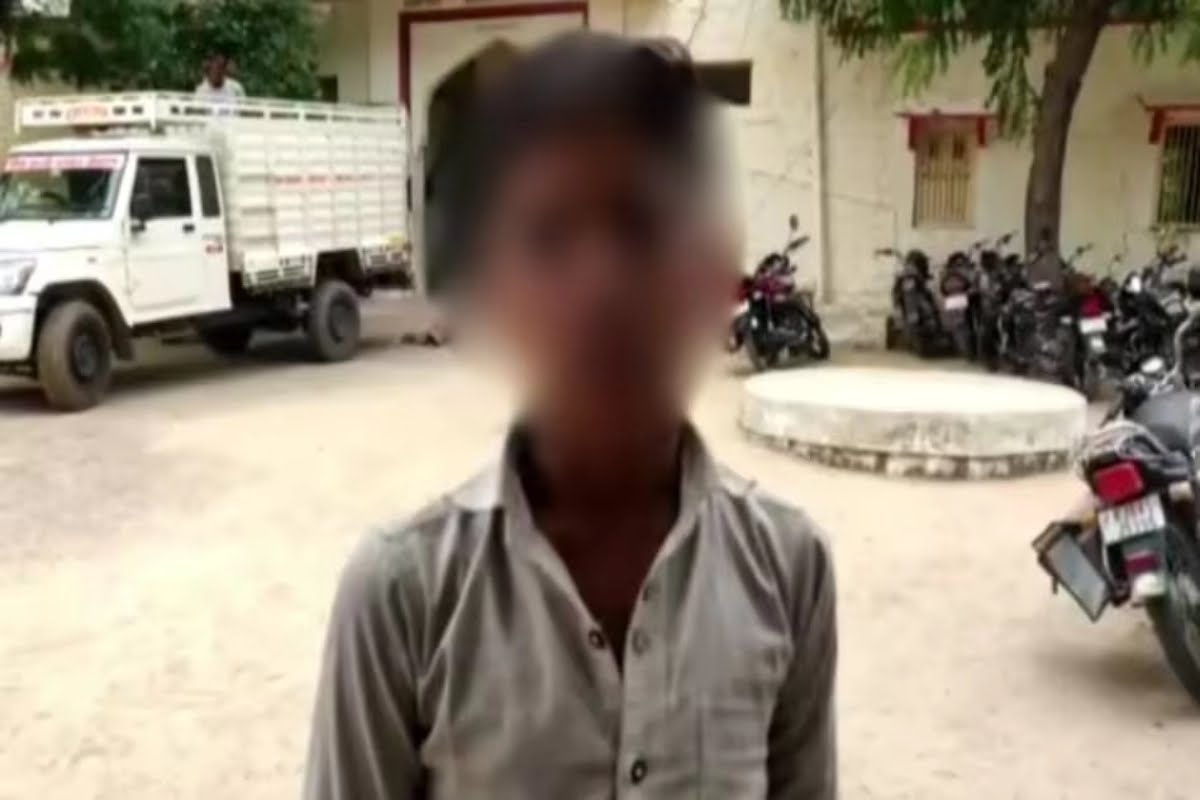 ambedkariteIND's tweet photo. #Casteism Terrible incident of untouchability happened in Rajasthan's Barmer, A Dalit student brutally thrashed for drinking water from pot. The teacher also insulted with casteist words. https://t.co/IZZWxC1peF