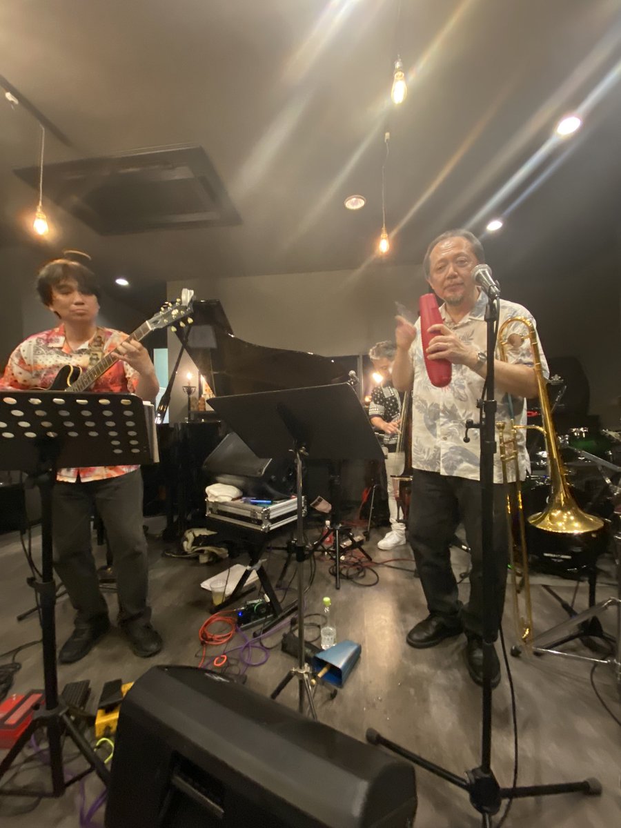 butch0806's tweet photo. オバタラセグンド夏のツアー2023-高松燦庫
撮影許可の出たアンコールの様子。
大盛り上がりであっという間に終わってしまった。
もうサイコー♪
#オバタラセグンド #obatalasegundo #燦庫 #高松市亀井町 #菊池寛通り #中路英明 #鈴木よしひさ #伊藤志宏 #コモブチキイチロウ #大儀見元 #岡本健太 https://t.co/XrQWS0TYjM