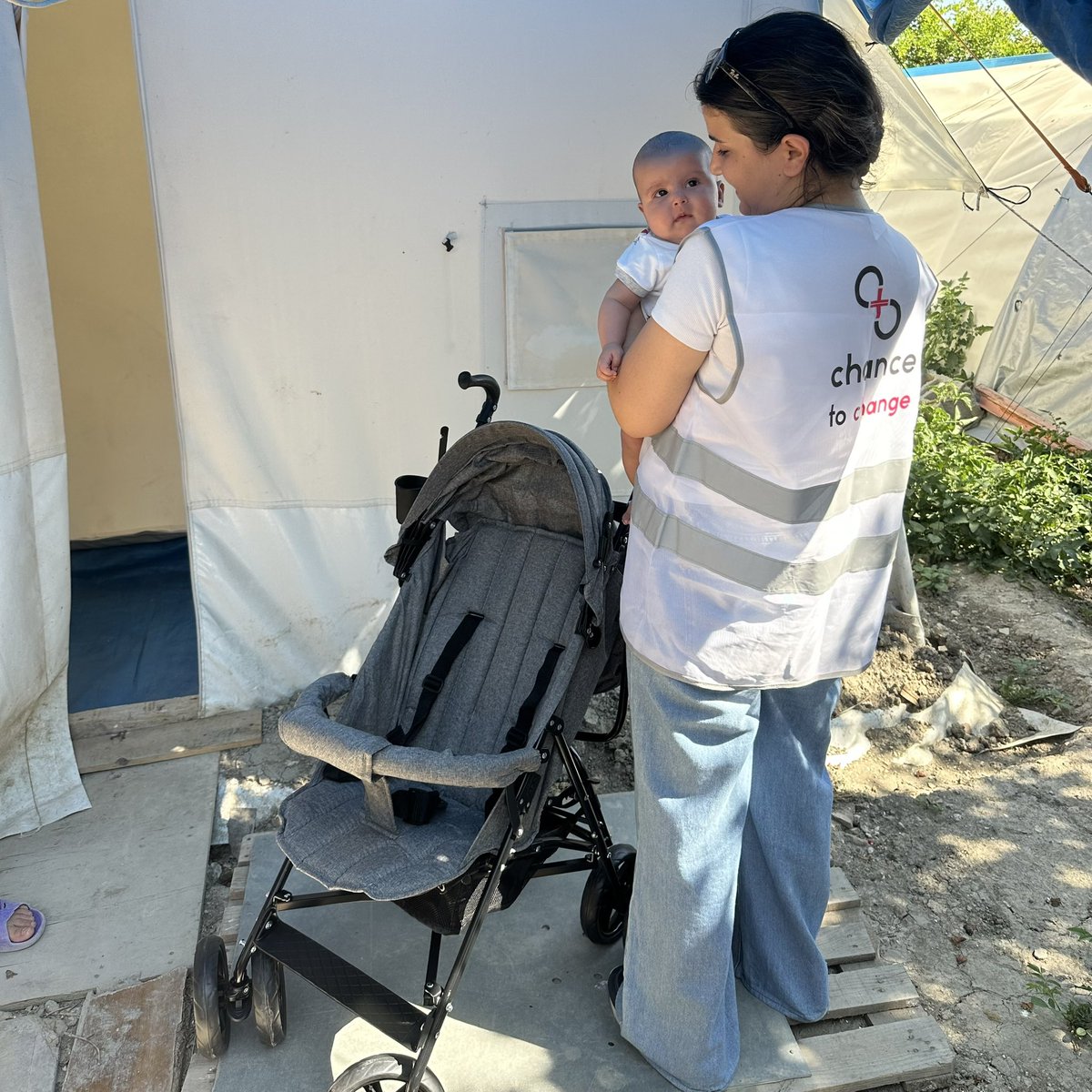 CTCNGO's tweet photo. Depremden etkilenen ailelerin ihtiyaçlarını karşılamaya yönelik faaliyetlerimiz dahilinde bebek arabası dağıtımında bulunduk. 

#ctcngo #hatay https://t.co/D4oRYJkzef