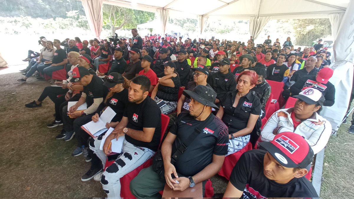 "Estamos en un proceso constante de avance, vivamos éste momento, seamos realmente el cambio que queremos dar" afirmó nuestro Responsable Político del Bloque, <a href="/DavidTupamaro/">David Aguilera</a> durante el #SecretariadoNacionalTupamaro2023

<a href="/NicolasMaduro/">Nicolás Maduro</a>