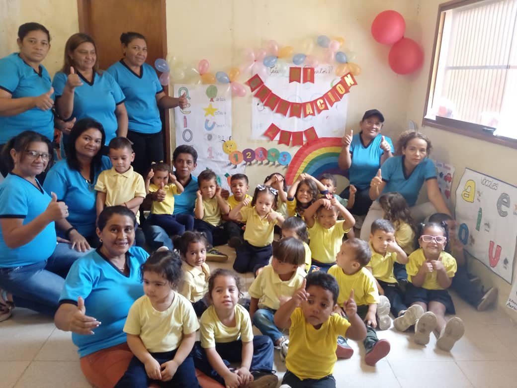 gtorodelara's tweet photo. #7Jul Feliz viernes y fin de semana, ya se acercan las vacaciones escolares, agradecimiento para todas las maestras y maestros por su loable labor y felicitaciones a todo el estudiantado por su esfuerzo, sigamos trabajando.

@NicolasMaduro 
@_LaAvanzadora 
@MPPEDUCACION https://t.co/jYDFvlEXR4