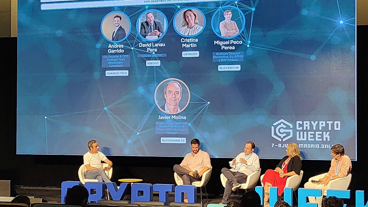 El #Blockchain es cómo un camión blindado: mueve de una forma robusta/segura/descentralizada/economica "lo que le metas": si al blockhain le metes patatas, pues mueve patatas!
Que grande <a href="/DavidLanau/">David Lanau</a> de <a href="/IdBotic/">IDBotic</a>
