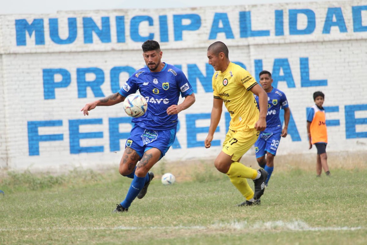 UnTalAaronSan's tweet photo. Destacada actuación de Kenyi Barrios en Coopsol, quien pese a no anotar logró conectar al equipo en la segunda mitad.

📷 Aldair Dávila/@DeChalaca https://t.co/G9mFh2d2BU