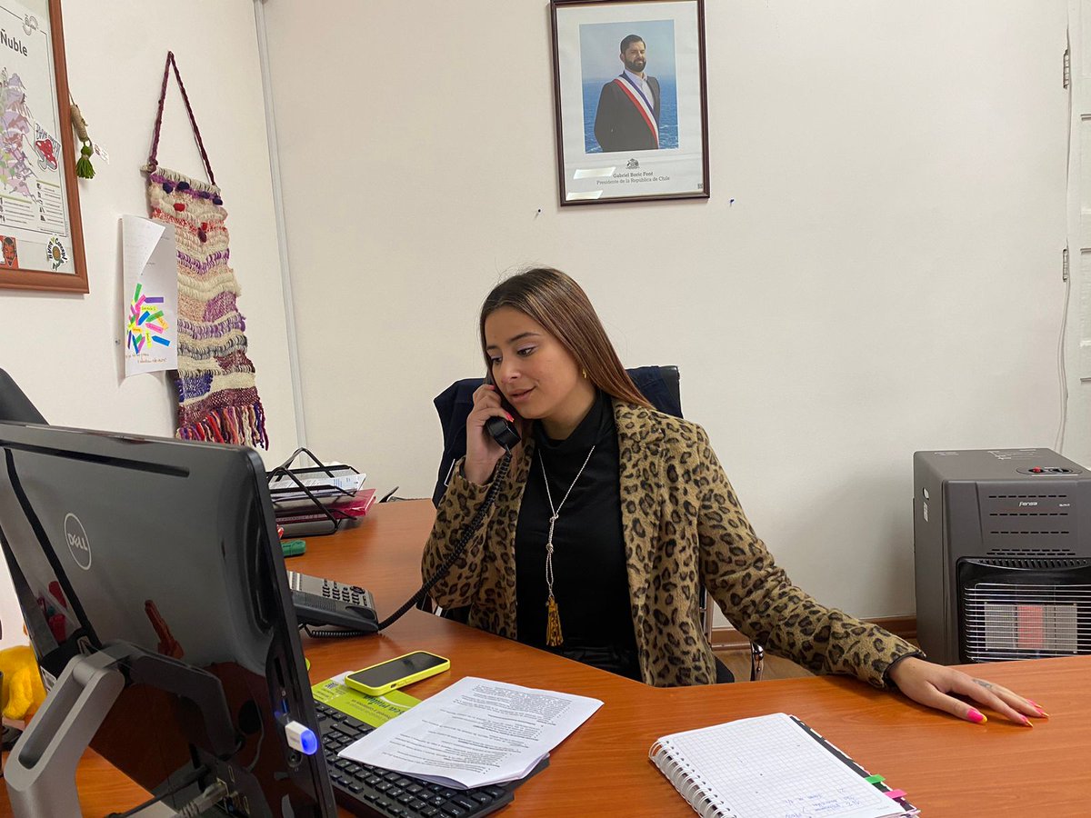 vocerianuble's tweet photo. ¡Seguimos informando a través de las Radios de Ñuble! 📻
La seremi @AndradeVaale se contactó con radio Cómplices de 📍 #ElCarmen para informar sobre el #PlanDeRecuperación y en qué están el #FFOIP para Organizaciones Sociales y el Fondo de Fomento de Medios de Comunicación ✅️🙌 https://t.co/nmLN1vs9xE