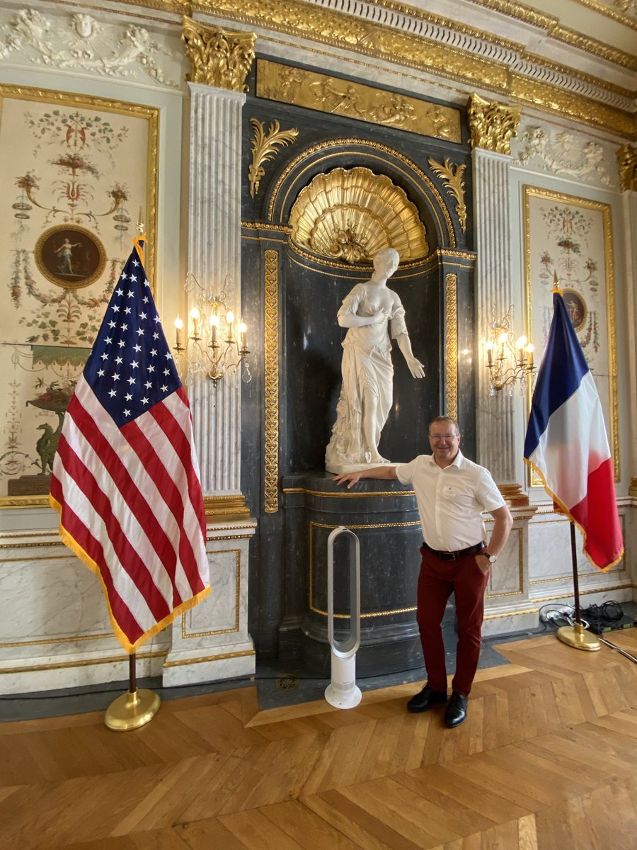 daniel_choquet1's tweet photo. Ceremony at the US consulate hôtel de Talleyrand ⁦@FulbrightFrance⁩ for the recipients of Fulbright fellowships ⁦. Moving to@UofDenver⁩ from ⁦@iins_bordeaux⁩ ⁦@Neuro_Bordeaux⁩ ⁦@INSB_CNRS⁩ ⁦@univbordeaux⁩ https://t.co/LdscUeYSkm