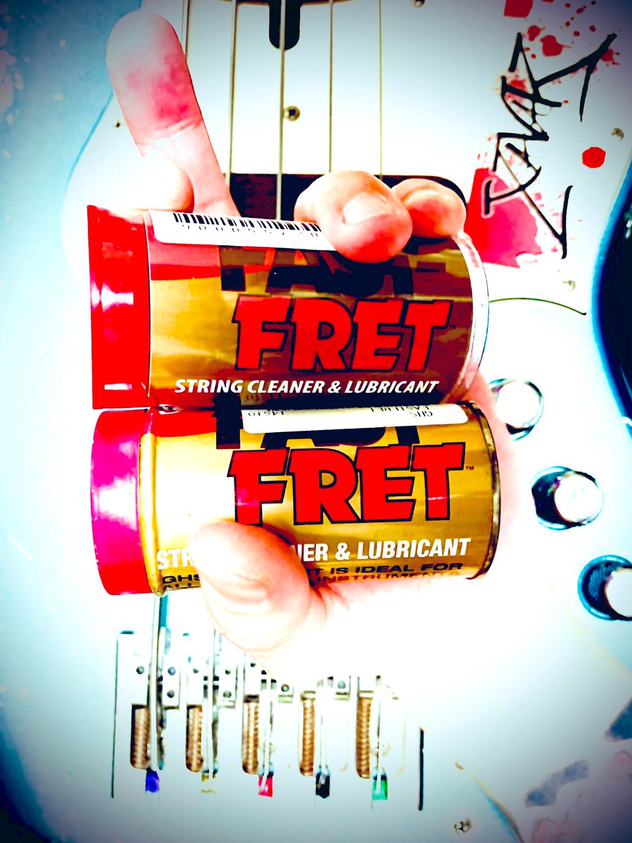 Bassist_KIYOSHI's tweet photo. #FASTFRET
#ghs
#ベースメンテ
いまはプラスチックの容器になってるのね…
やっぱ鉄(ブリキ?)の方がなんか良いね😉🤘
gn8😪💤 https://t.co/6L7JBeuNfo