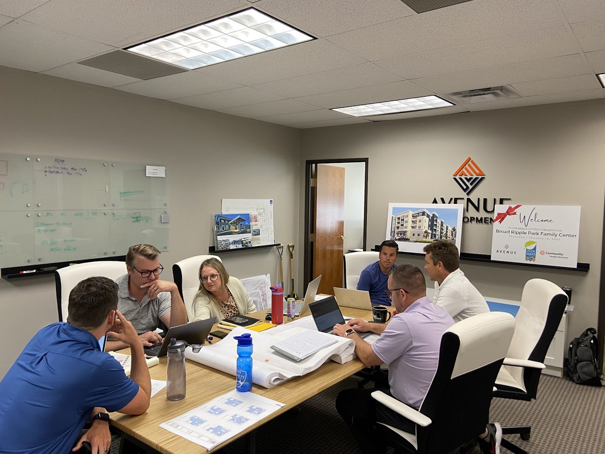 AvenueDevel's tweet image. 📸 A behind-the-scenes snapshot of the team working together on #NewDevelopments that we can't wait to share with you!