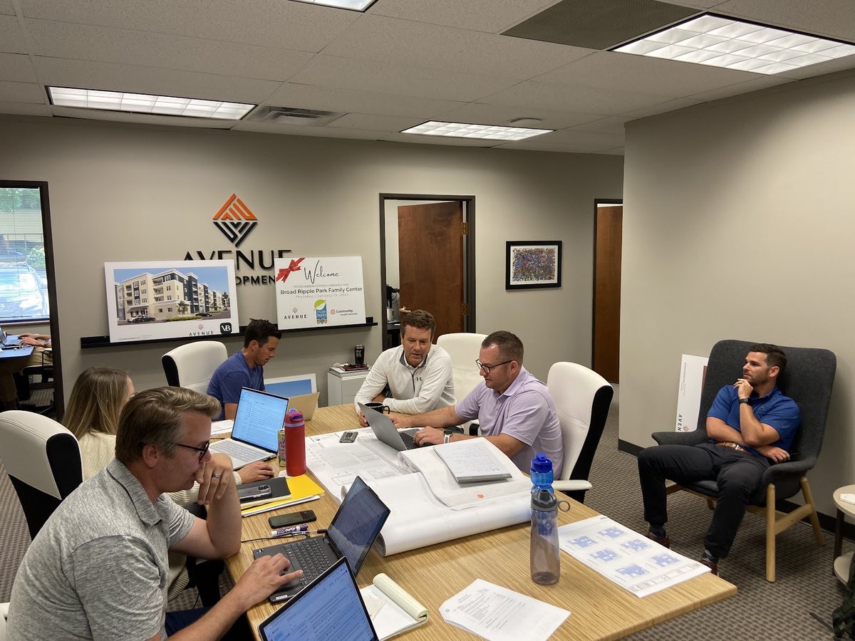 AvenueDevel's tweet image. 📸 A behind-the-scenes snapshot of the team working together on #NewDevelopments that we can't wait to share with you!