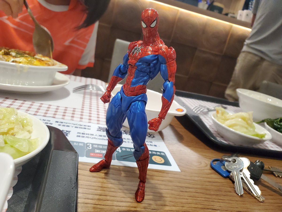 allen75731's tweet photo. 邊吃晚餐邊開箱驚奇山口蜘蛛人2.0，把玩手感很棒
塗裝超美
#kaiyodo
#revoltech
#spiederman
#toy
#amazingyamaguchi
#YamaguchiKatsuhisa
#actionfigures 
#海洋堂
#スパイダーマン
#リボルテック
#アメイジングヤマグチ
#山口勝久
#山口式可動
#アクションフィギュア
#蜘蛛人
#轉輪科技
#驚奇山口 https://t.co/covEZGOExL