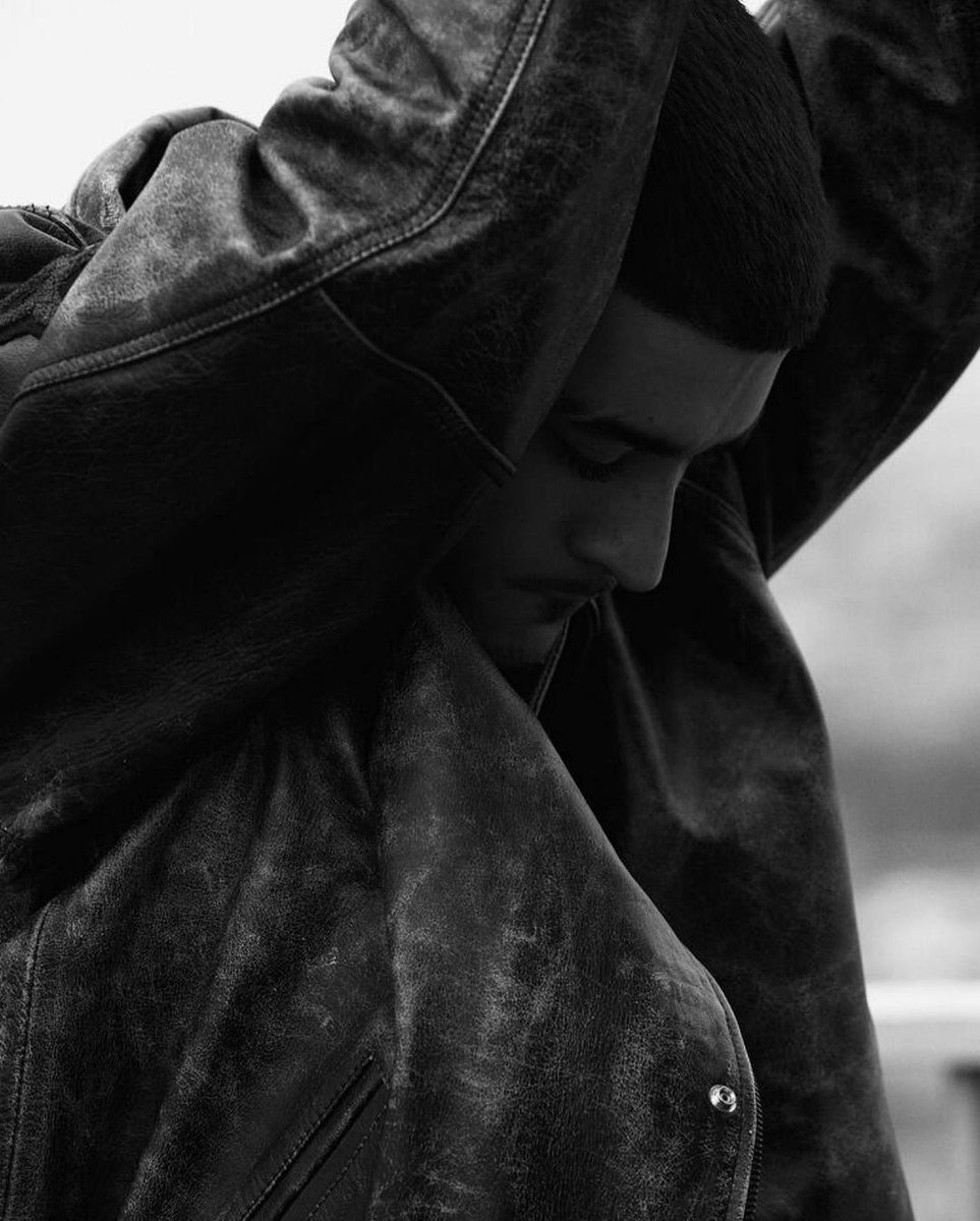 ZJMCRAVE's tweet photo. ZAYN VIA INSTAGRAM! https://t.co/ojEWm0Ierg
