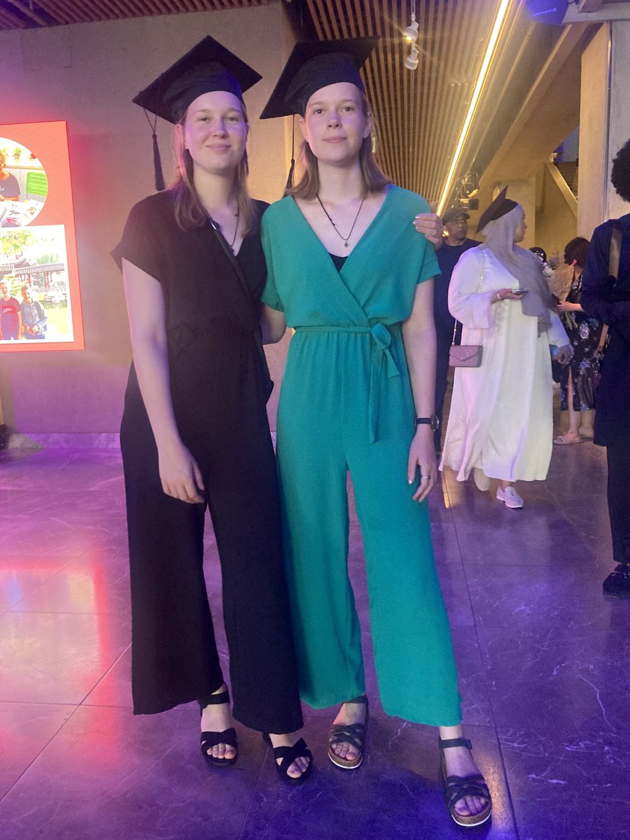 rinibiemans's tweet photo. Diploma uitreiking Havo 🤩🍀🥰 Suze & Anna #wolfert https://t.co/bXkygE8eX0