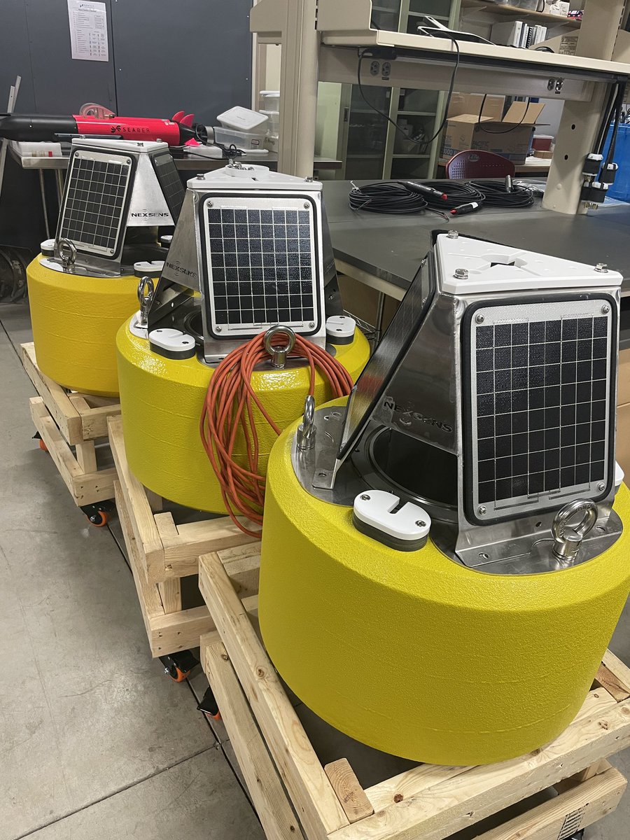 j_worg's tweet photo. One down, three to go! 
Stay tuned for some mini LoRa buoys in lower @realGreenBay in the coming weeks. 

We’ll be monitoring surface algae and bottom dissolved oxygen at 5 sites. Please don’t run them over, they are pretty small 😅

@RealGLOS 
@FondriestEnv 
@waterscienceUWM https://t.co/xITMwZ0mcY