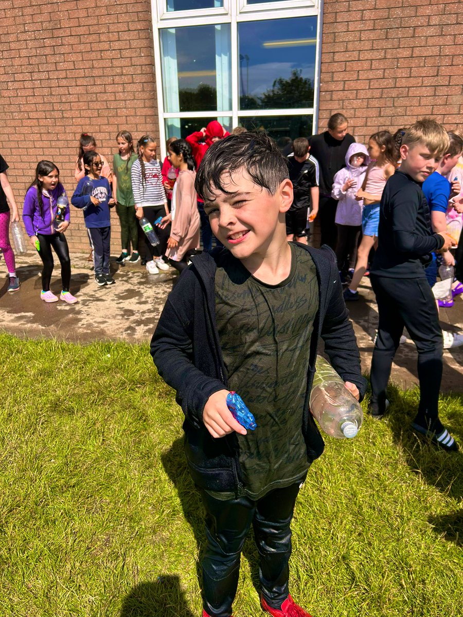Thank you to these superstars for making this year so enjoyable⭐️ I hope you all have the best summer🌞 Our P5 water fight was the best way to end the school year💦 @DycePrimary