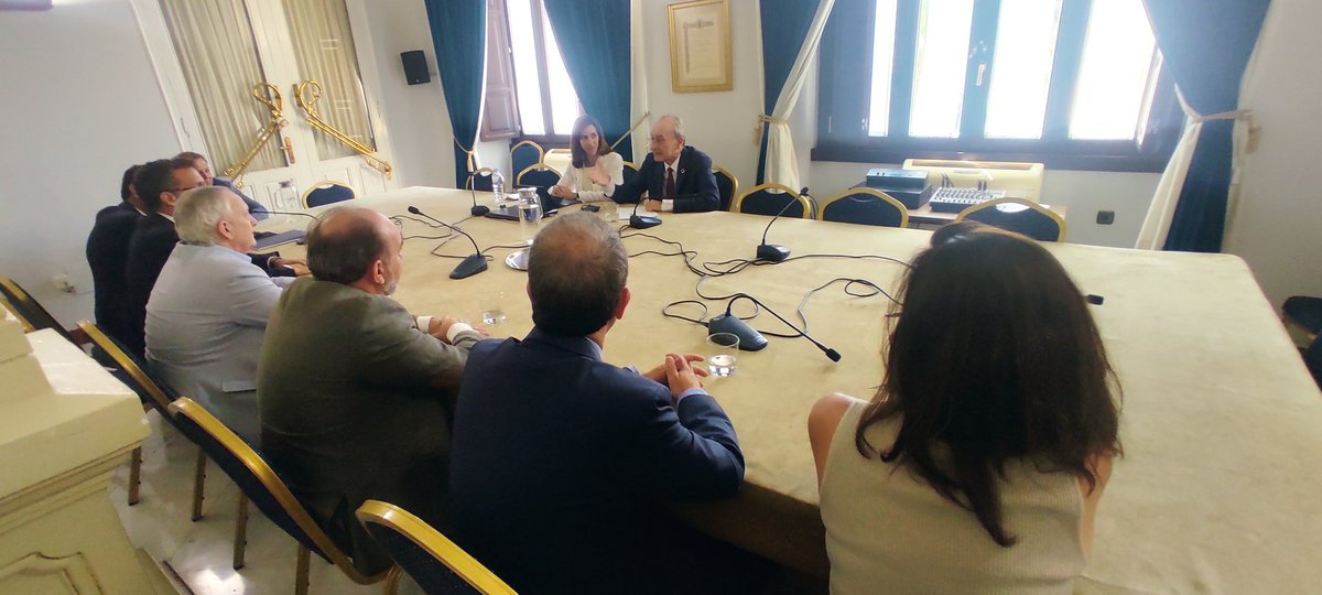 ASA_Andalucia's tweet photo. #Málaga reúne al sector andaluz del #agua en una jornada de actividades múltiples de @ASA_Andalucia que ha arrancado con la reunión del Comité Ejecutivo de la asociación presidido por @EMASAMalaga, y posterior visita de los representantes a la Alcaldía en el Ayuntamiento @malaga https://t.co/5Zxpcmwq6d