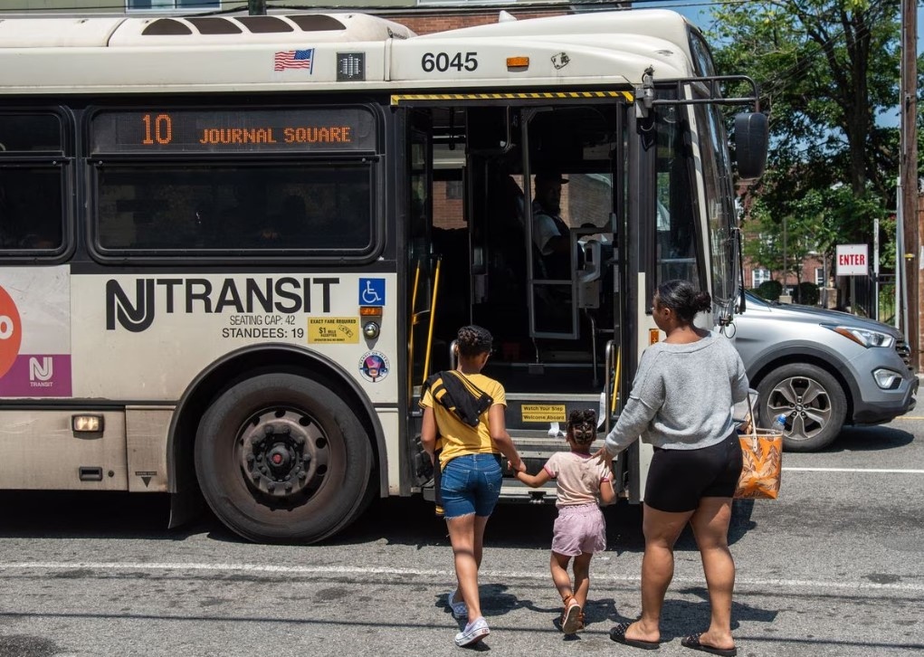 NJTPA's tweet image. Ridership has increased by 52% since @NJTRANSIT took over operation of the No. 10 bus route between #Bayonne and Journal Square in #JerseyCity, becoming so popular that 29 additional weekday trips were added.
l8r.it/JIhl #JSQ