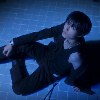 tiny__ji's tweet image. we all just died